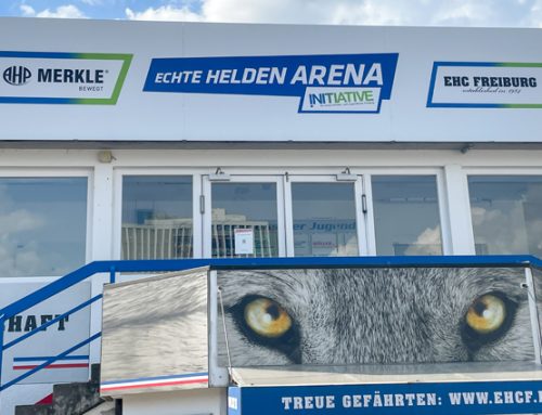 Verlängerung der Echte Helden Arena Kooperation von AHP Merkle und EHC Freiburg
